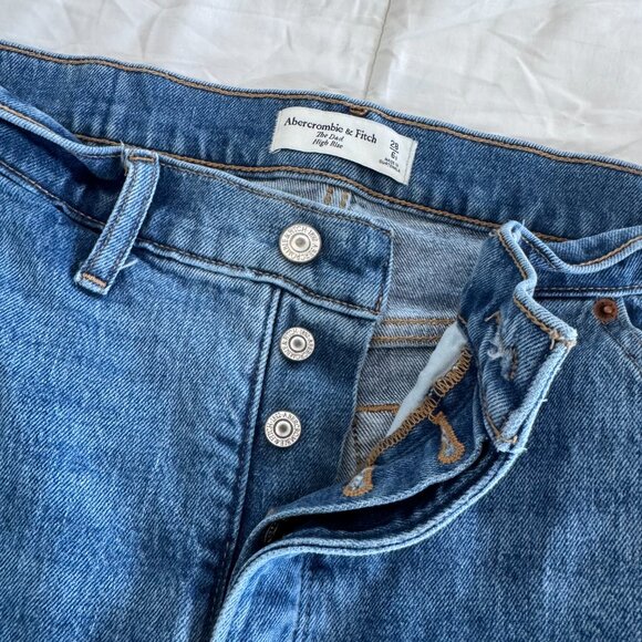 Abercrombie & Fitch The Dad High Rise Jeans - Picture 6 of 9